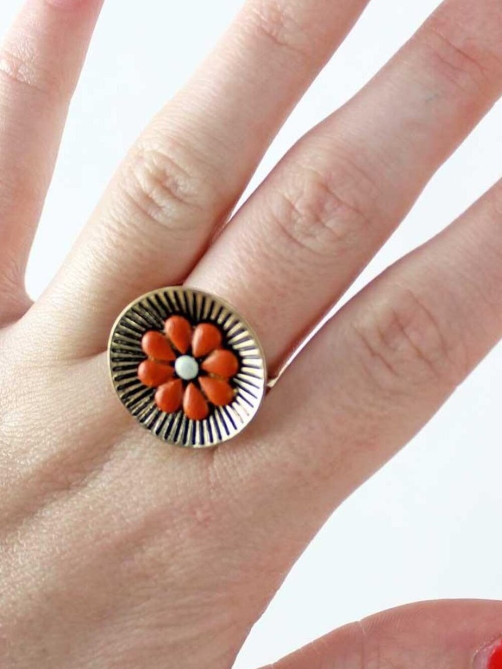 NEW! Story Womens Orange Flower Goldtone Ring Stretch Band Etched Disk